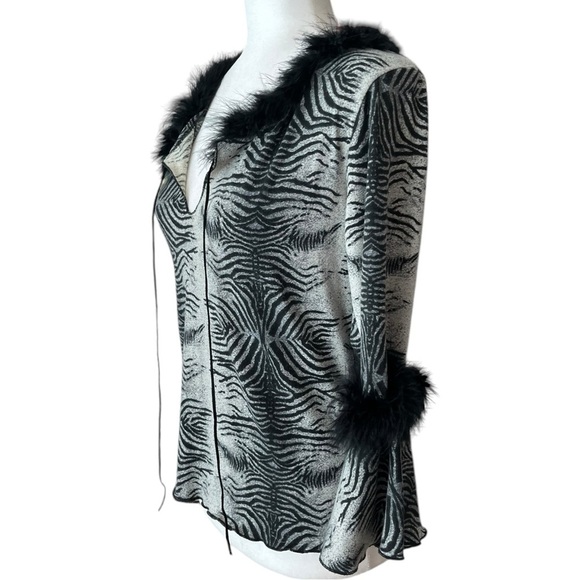 American Vintage Gray Zebra Knit Feather Boa Trim Size Large Bell Sleeves Top - Picture 2 of 11
